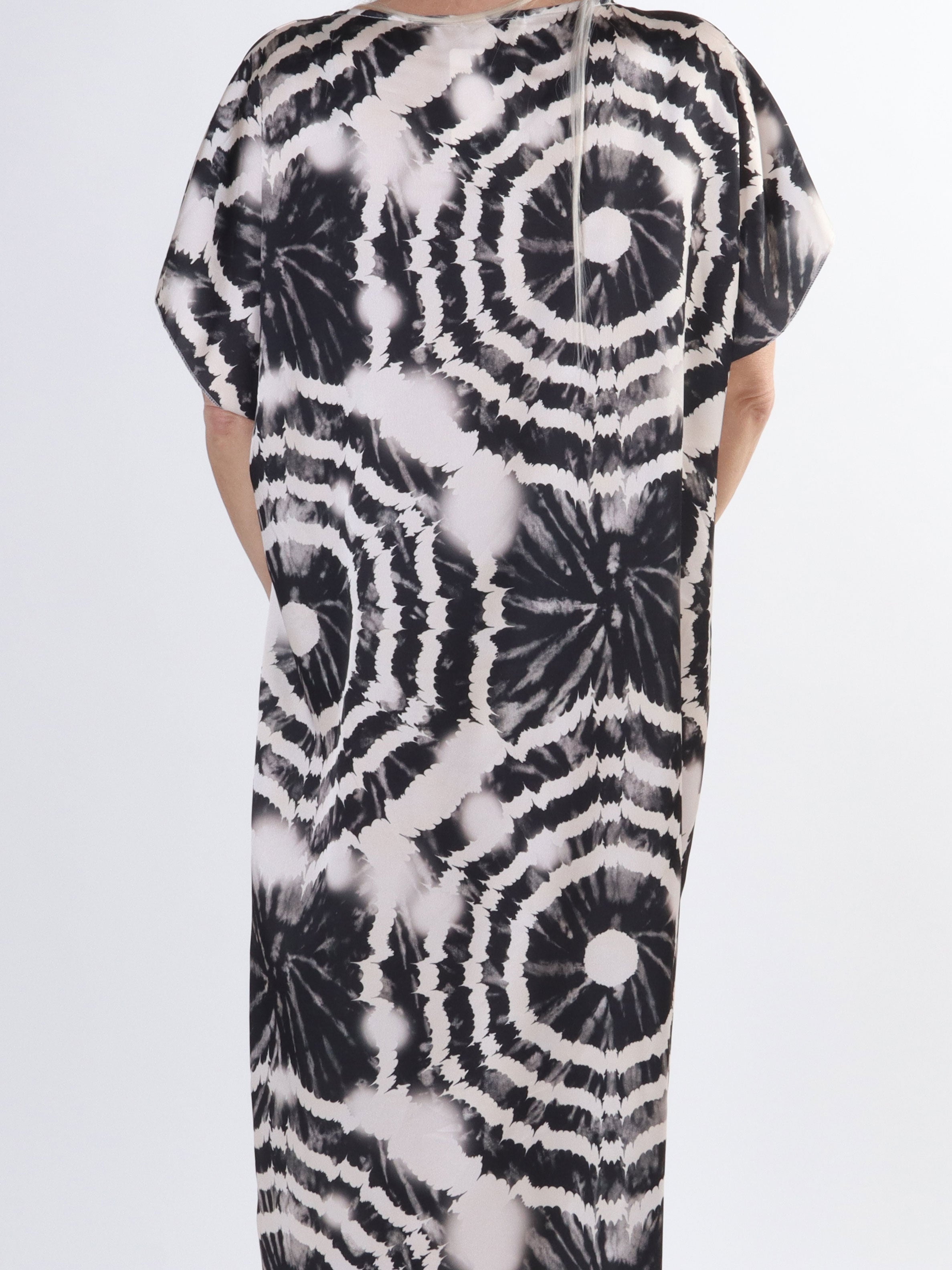 Juno Batik - Sød plus size kjole i batikmønster